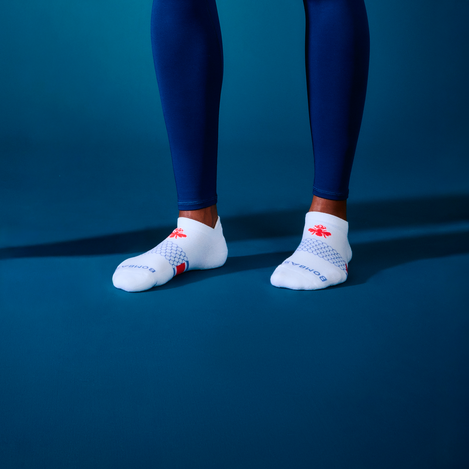 official-bombas::10058-white-crimson-adult-unisex-onmodel-0-transparent-v3.png