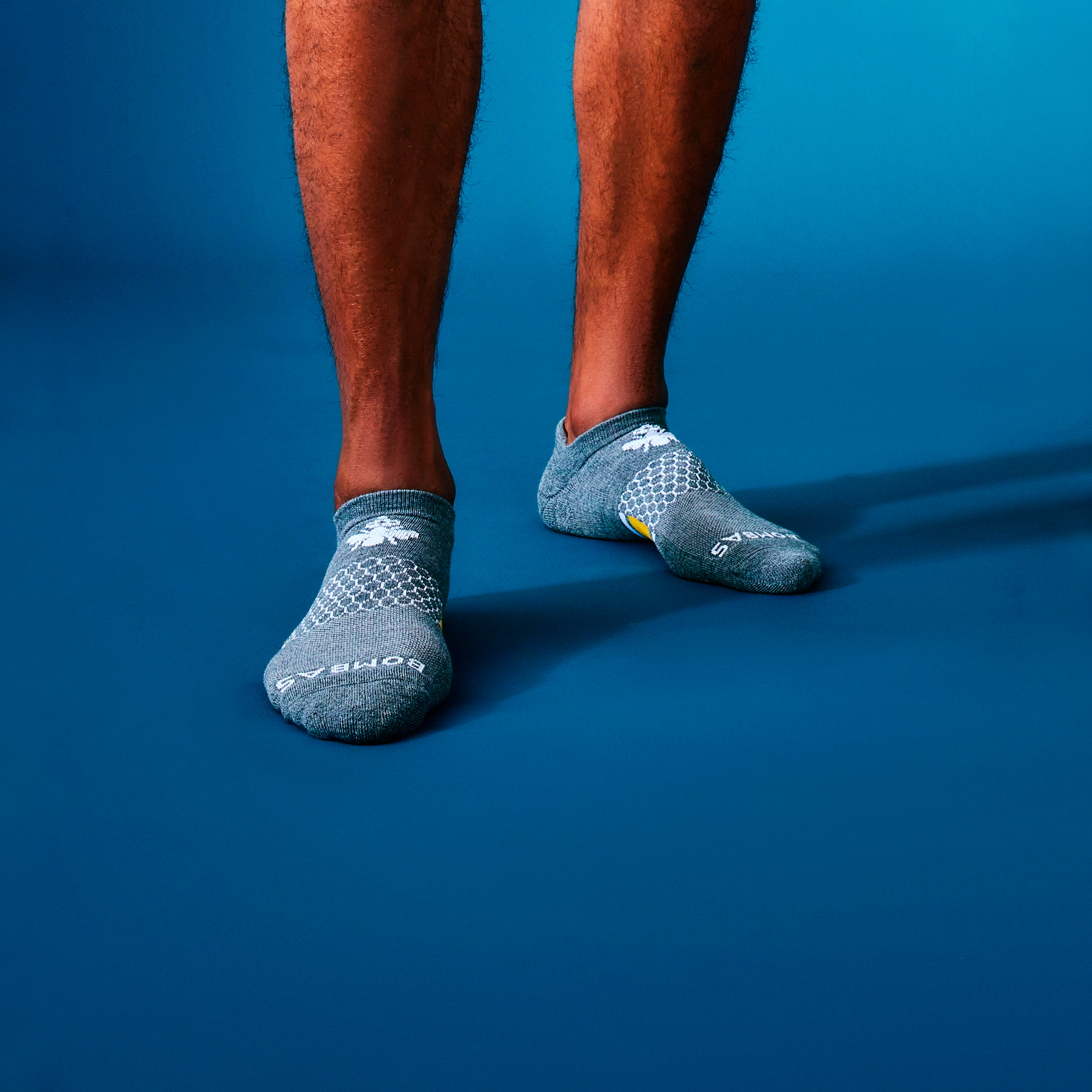 official-bombas::10059-medgreyhtr-adult-unisex-onmodel-0-transparent-v3.png