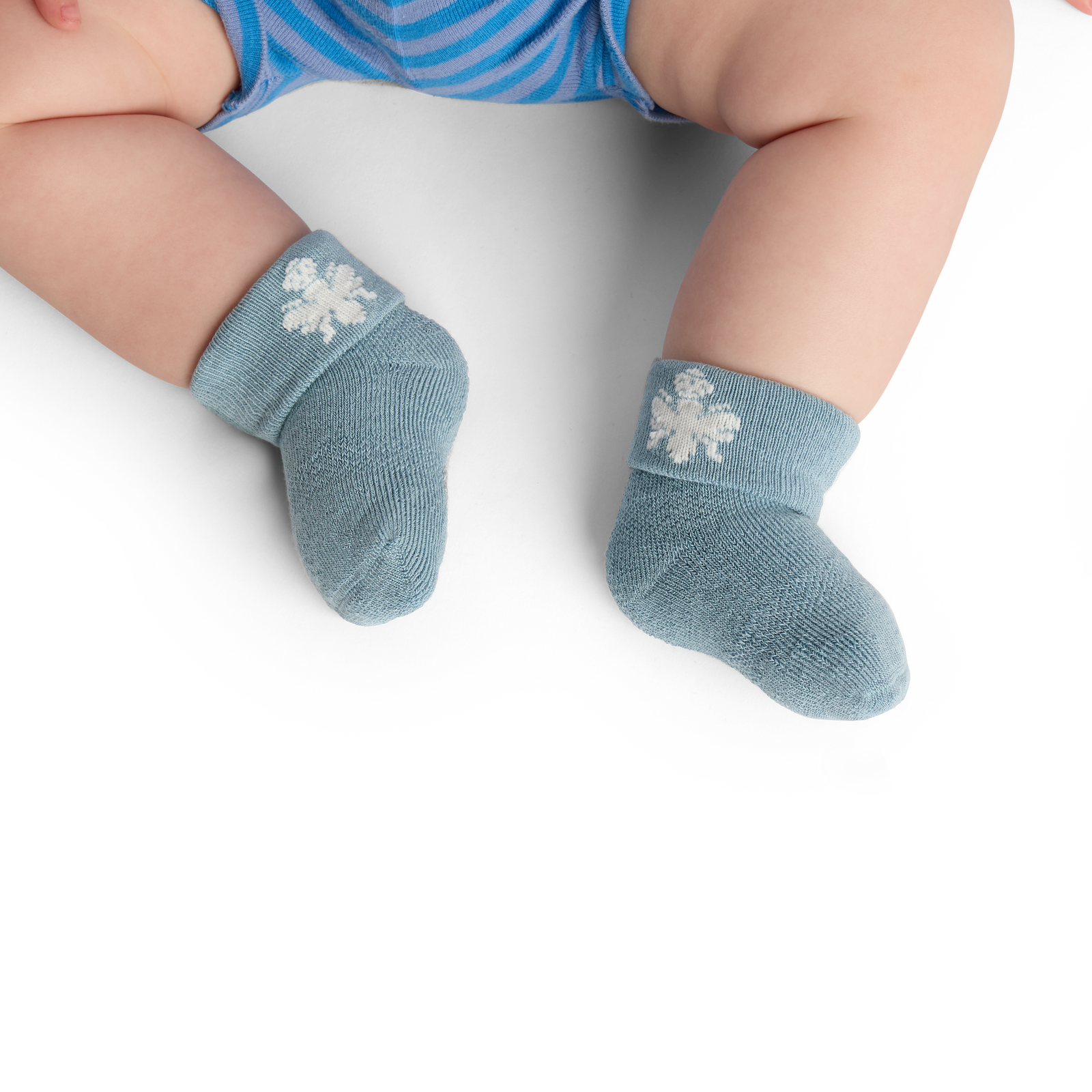 official-bombas::10370-fogharbor-baby-0-6m-unisex-onmodel-2-transparent.png