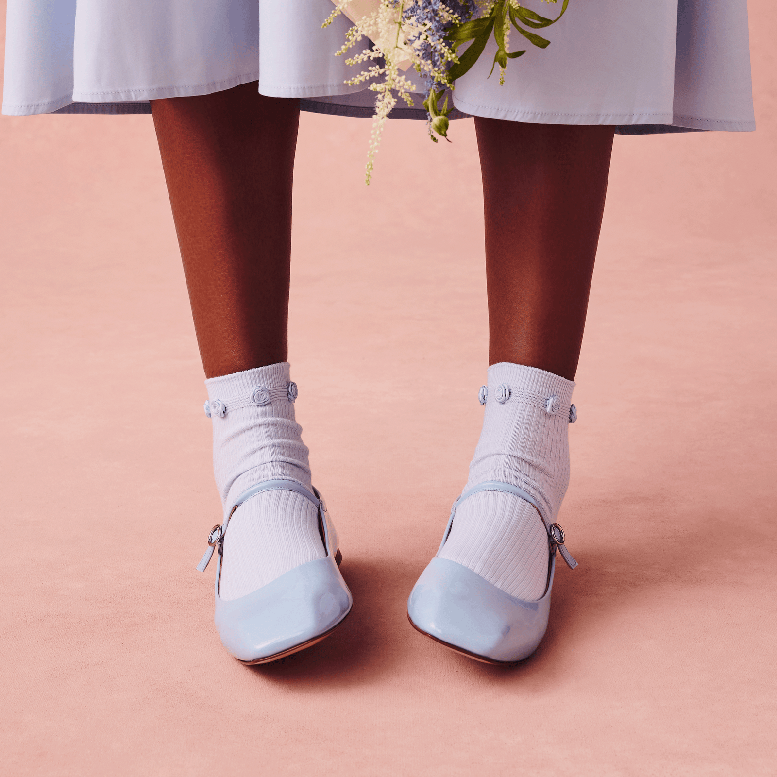 official-bombas::w-dimension-rosette-lifestyle-transparent.png