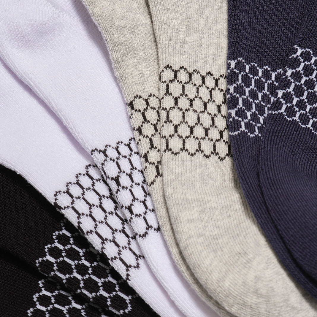 official-bombas::solids-onmodel-4-transparent.png